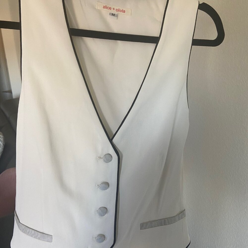 NWOT Alice & Olivia White with Black Trim Vest - Size M